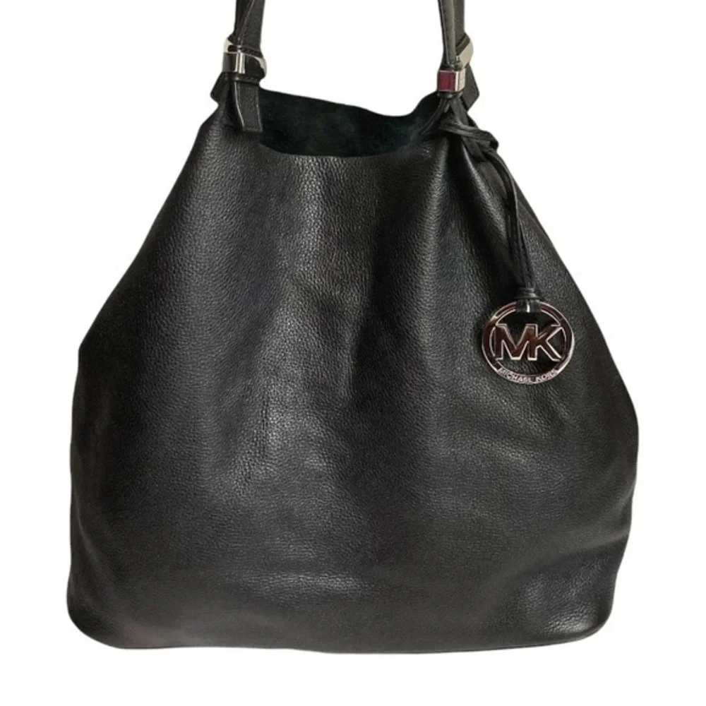 Michael kors soft leather shoulder bag
